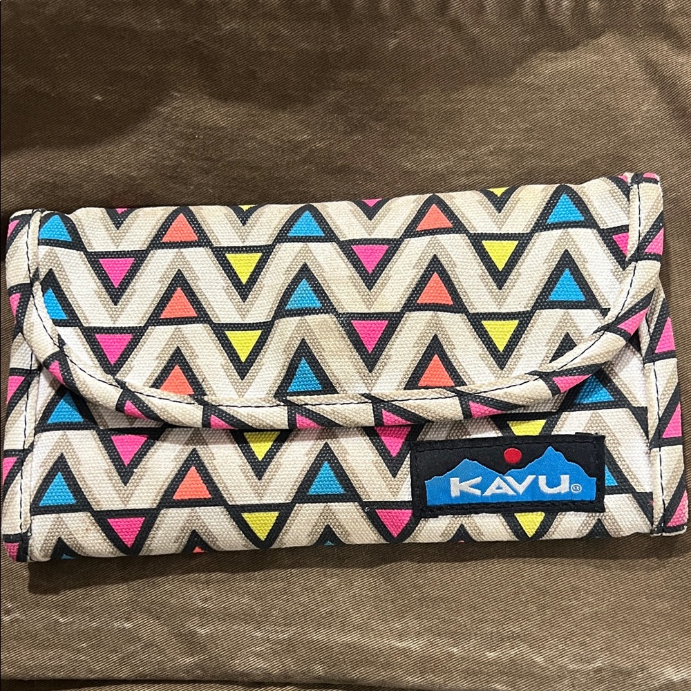 Kavu Triangular Pattern Wallet - Multicolor - image 1